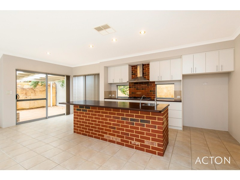 3 Dyer Lane, Lakelands WA 6180