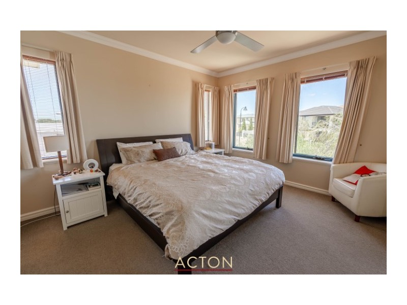 18 SEAVIEW PARADE, Wannanup WA 6210