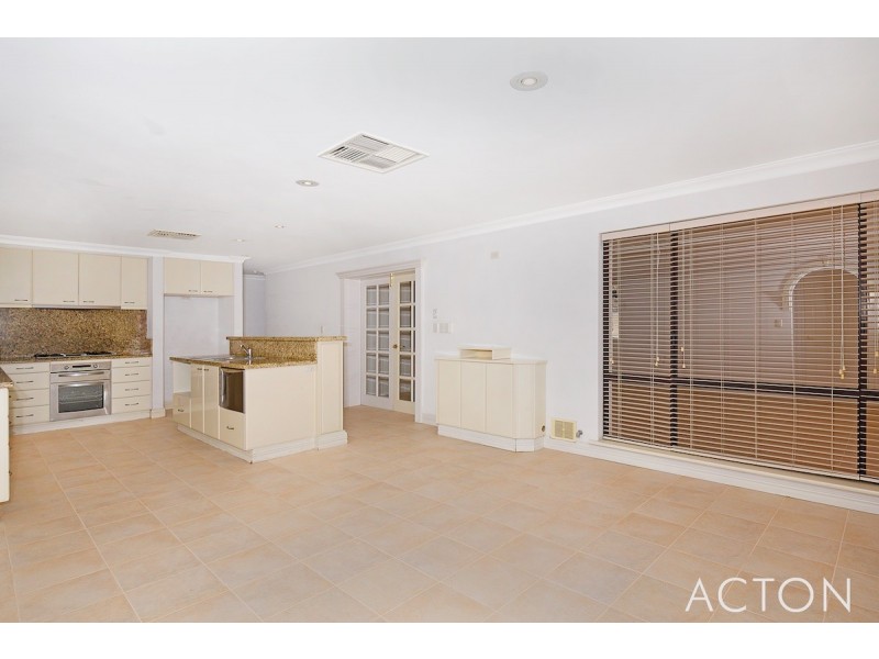 19 Sandford Crescent, Halls Head WA 6210