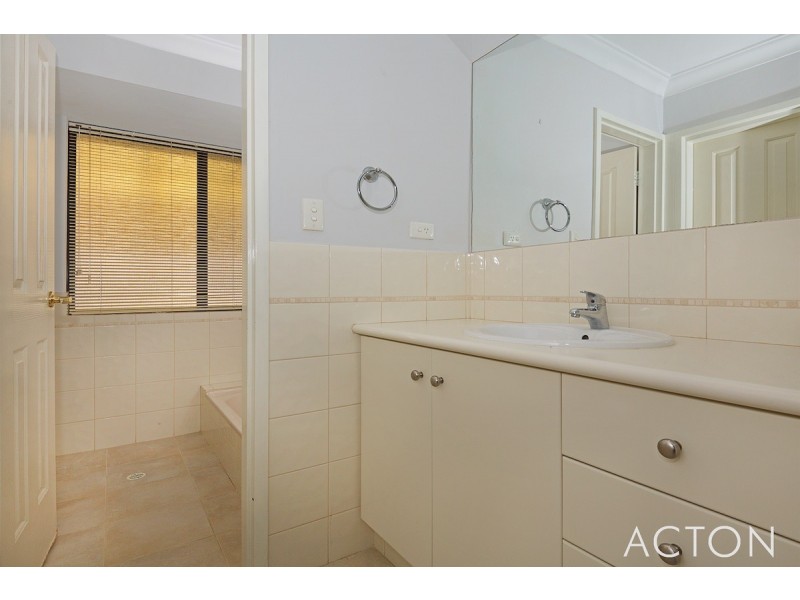 19 Sandford Crescent, Halls Head WA 6210