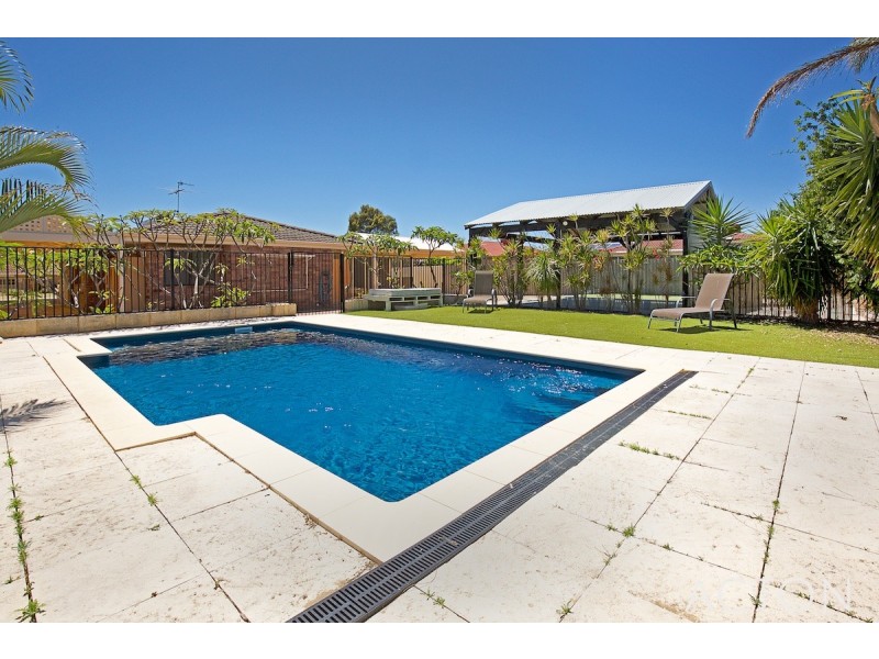 19 Sandford Crescent, Halls Head WA 6210