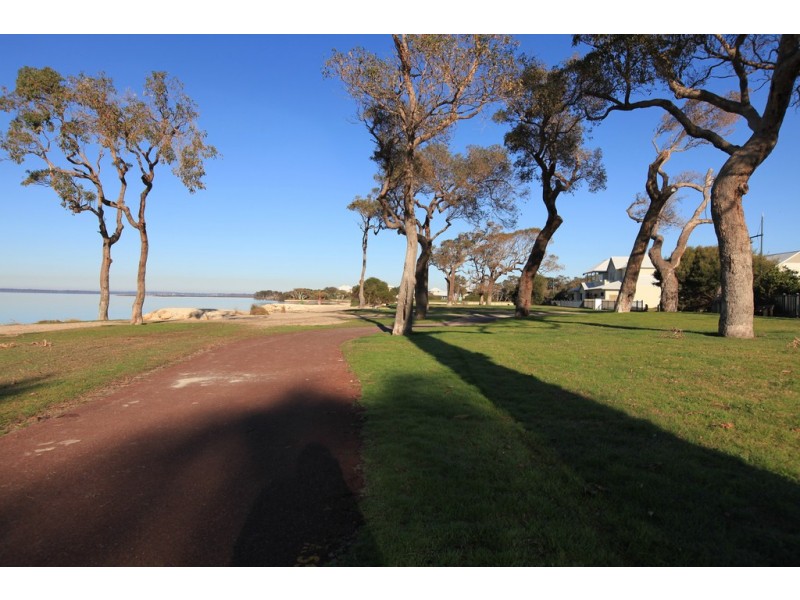 24 Carnarvon Way, Erskine WA 6210