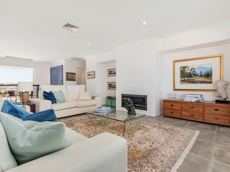 95 Boardwalk Boulevard, Halls Head WA 6210