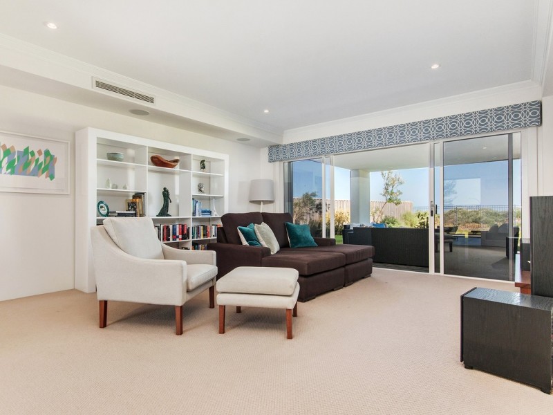 95 Boardwalk Boulevard, Halls Head WA 6210