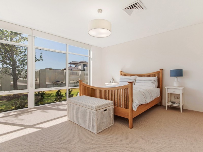 95 Boardwalk Boulevard, Halls Head WA 6210