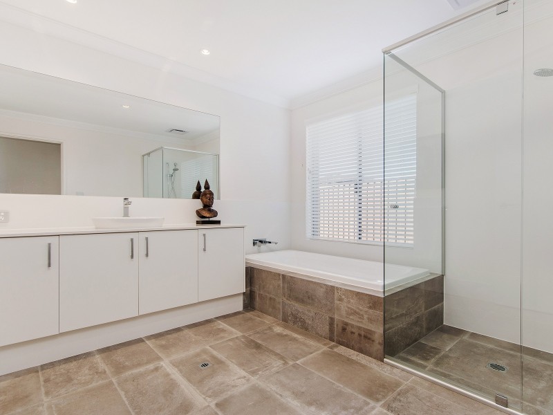 95 Boardwalk Boulevard, Halls Head WA 6210