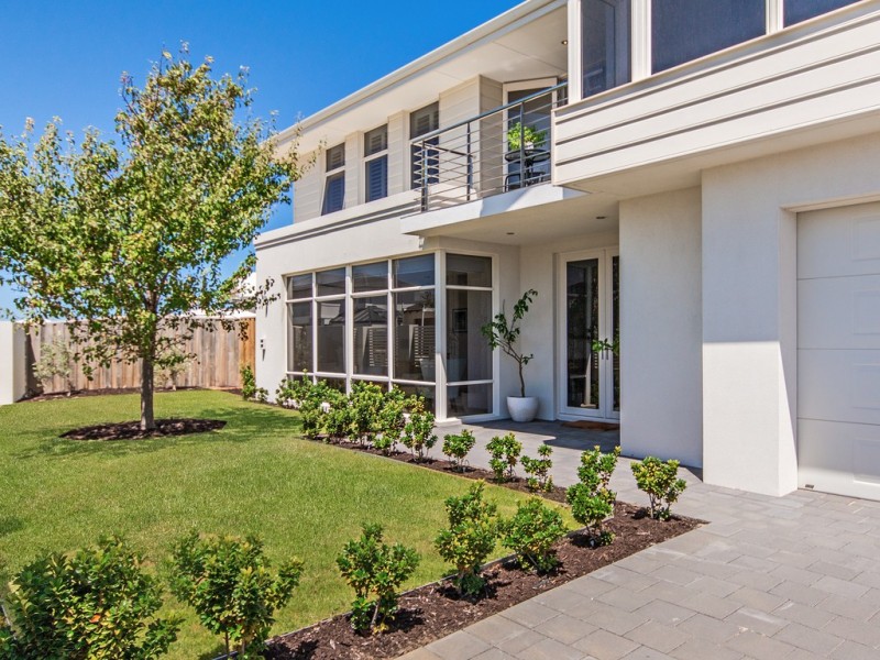 95 Boardwalk Boulevard, Halls Head WA 6210