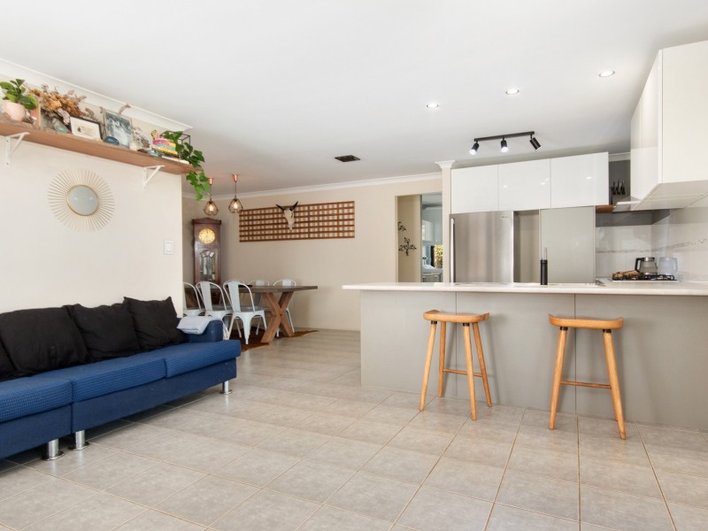 50 Highcliffe Circle, Lakelands WA 6180