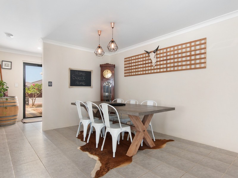 50 Highcliffe Circle, Lakelands WA 6180