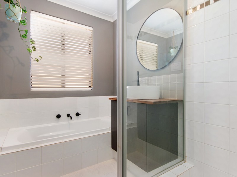 50 Highcliffe Circle, Lakelands WA 6180