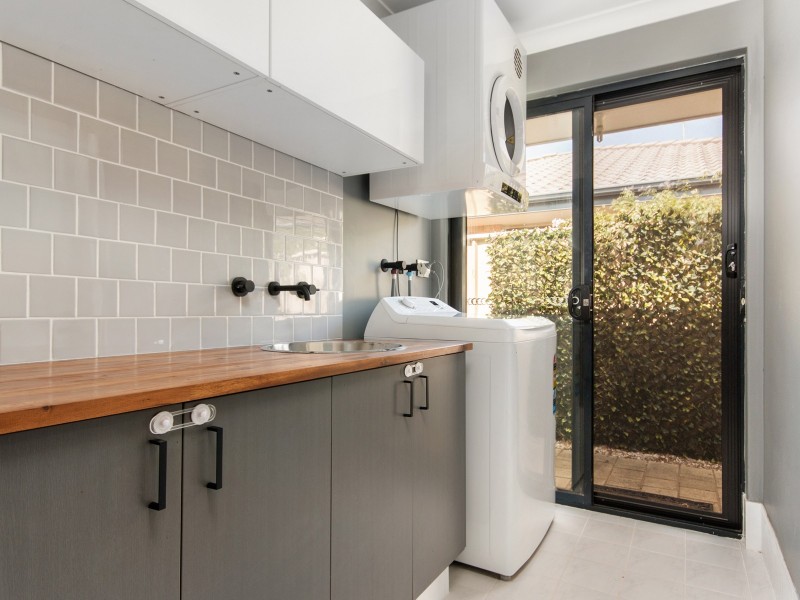 50 Highcliffe Circle, Lakelands WA 6180