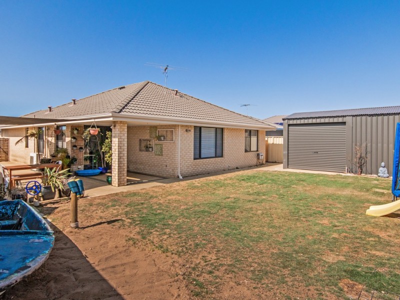 50 Highcliffe Circle, Lakelands WA 6180