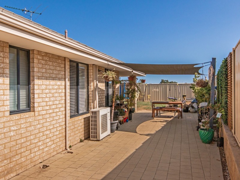 50 Highcliffe Circle, Lakelands WA 6180