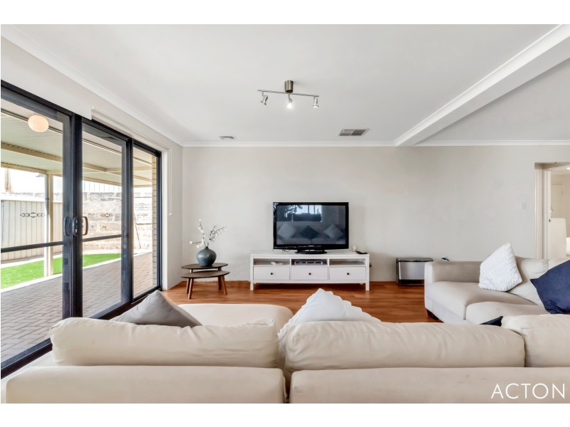 4 Cunderdin Loop, Dawesville WA 6211