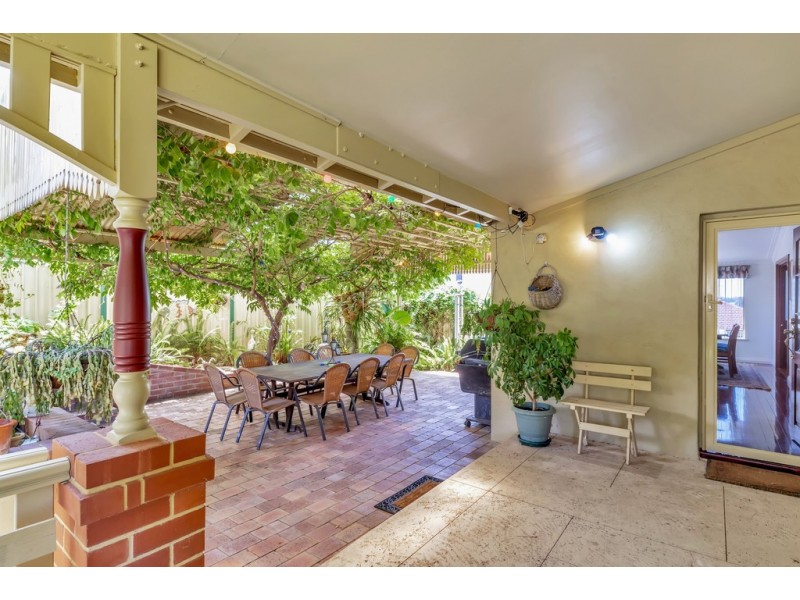 31 Hill Street, Halls Head WA 6210