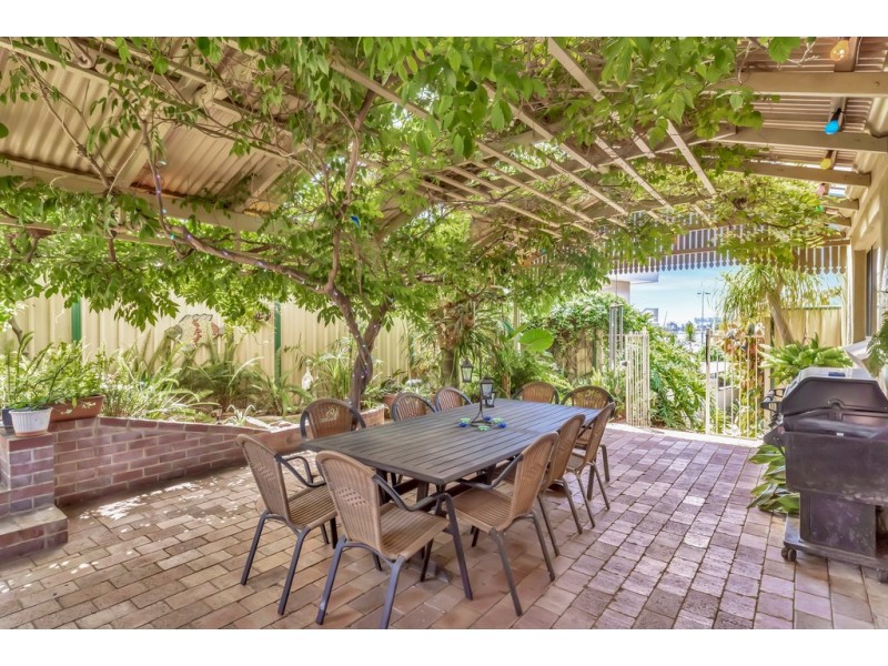 31 Hill Street, Halls Head WA 6210