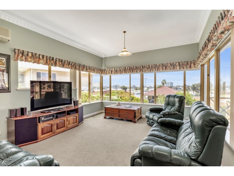 31 Hill Street, Halls Head WA 6210