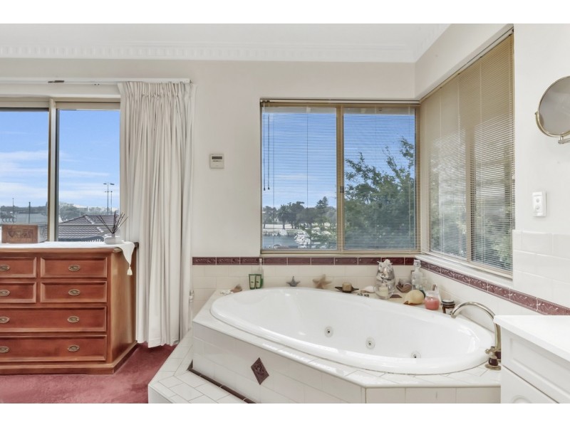 31 Hill Street, Halls Head WA 6210