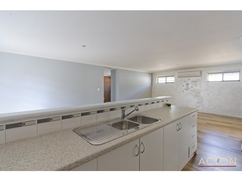 17 Lascelles Circus, Lakelands WA 6180