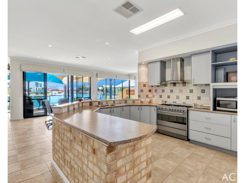 18 Tasman Loop, Dudley Park WA 6210
