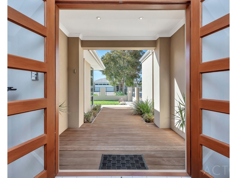 20 Gael Place, Dudley Park WA 6210