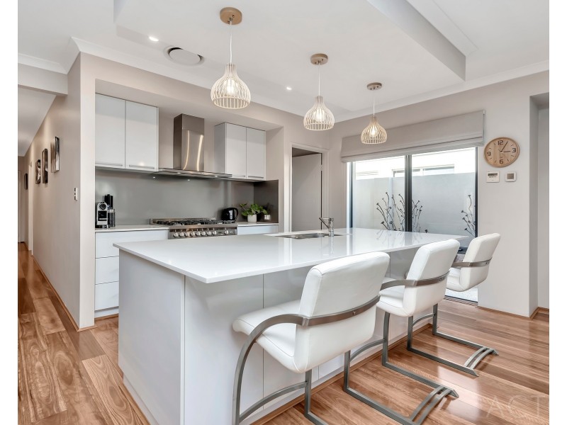 20 Gael Place, Dudley Park WA 6210