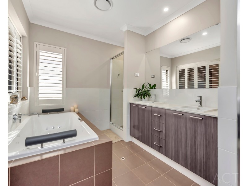 20 Gael Place, Dudley Park WA 6210