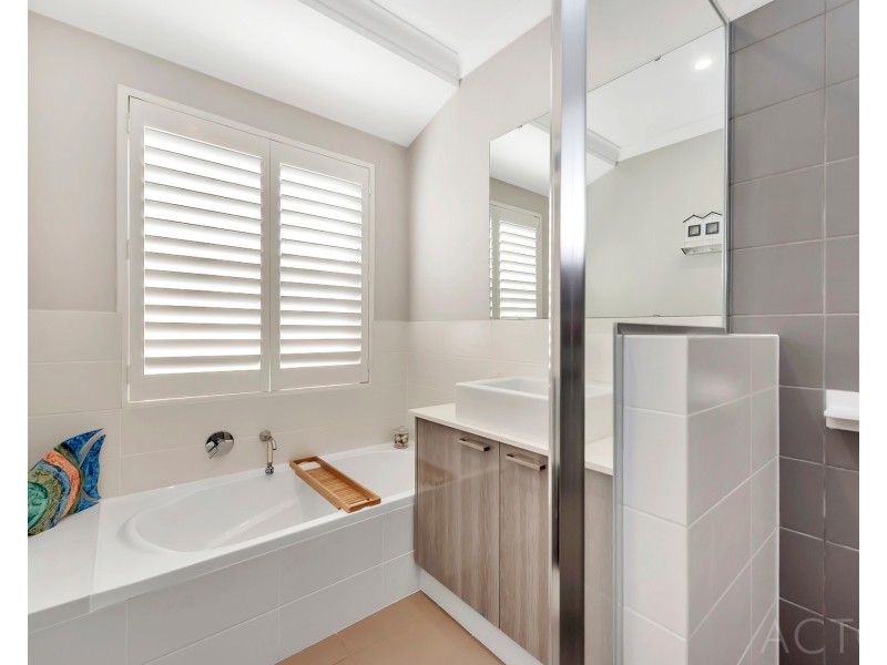 20 Gael Place, Dudley Park WA 6210