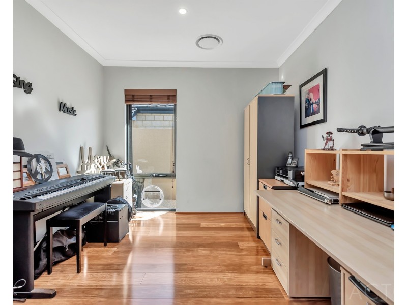 20 Gael Place, Dudley Park WA 6210