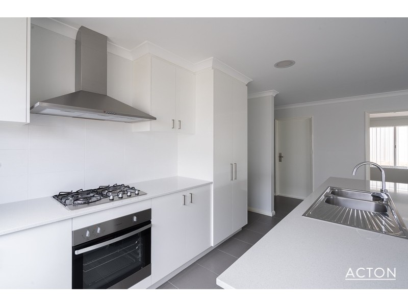 4 Yerilla Road, Golden Bay WA 6174