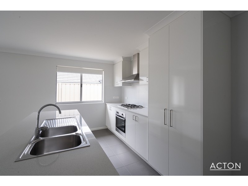 4 Yerilla Road, Golden Bay WA 6174