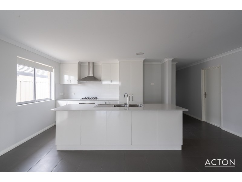 4 Yerilla Road, Golden Bay WA 6174