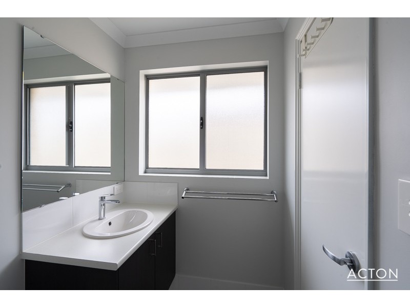 4 Yerilla Road, Golden Bay WA 6174