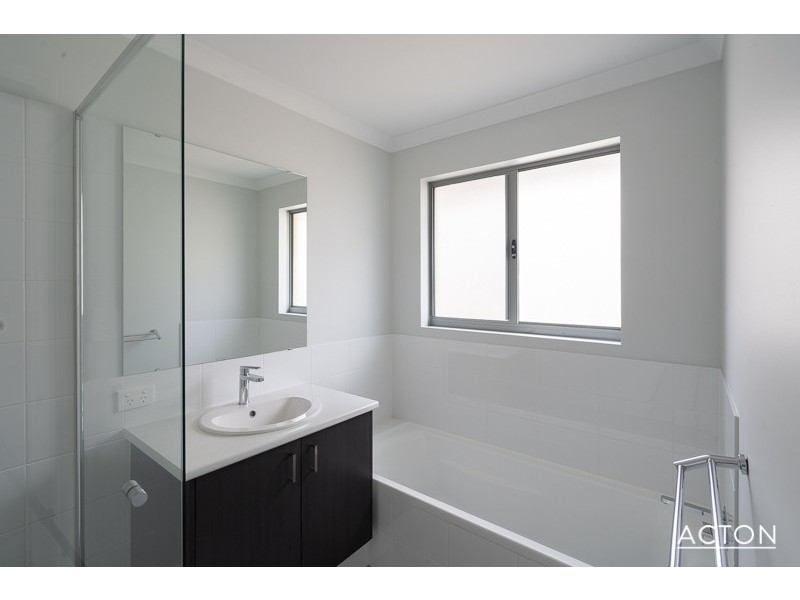 4 Yerilla Road, Golden Bay WA 6174