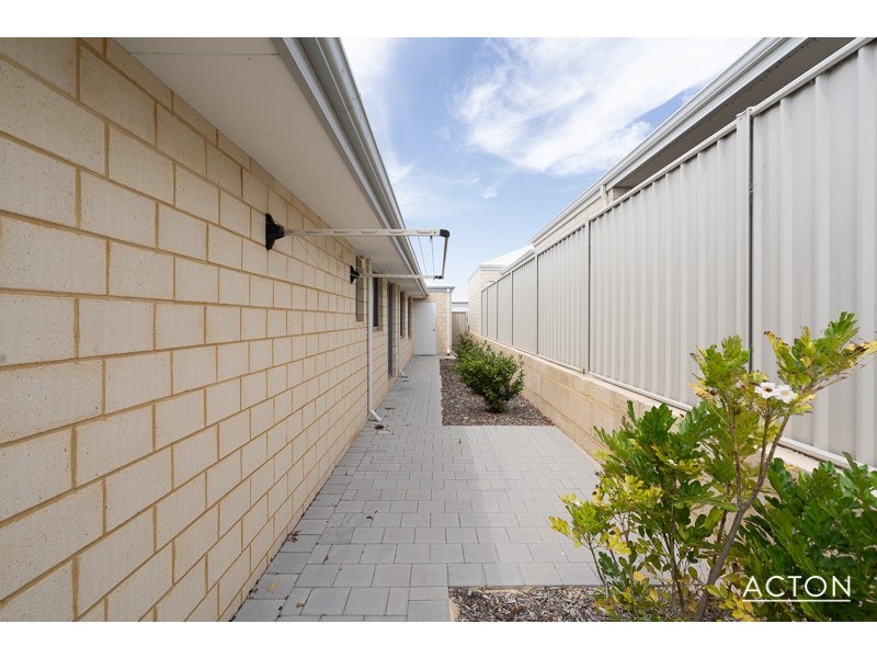 4 Yerilla Road, Golden Bay WA 6174