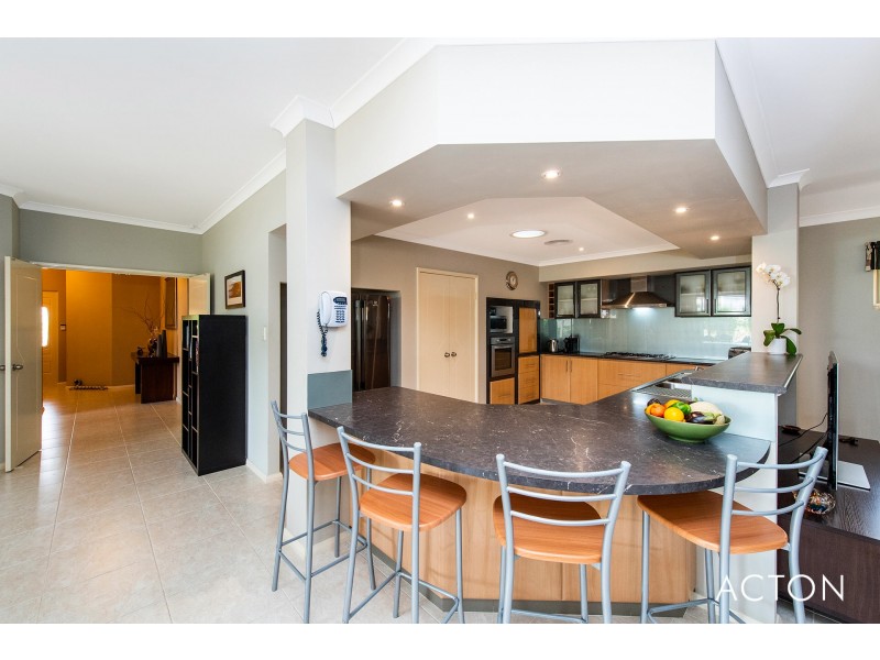 4 Wirra Lane, Lakelands WA 6180