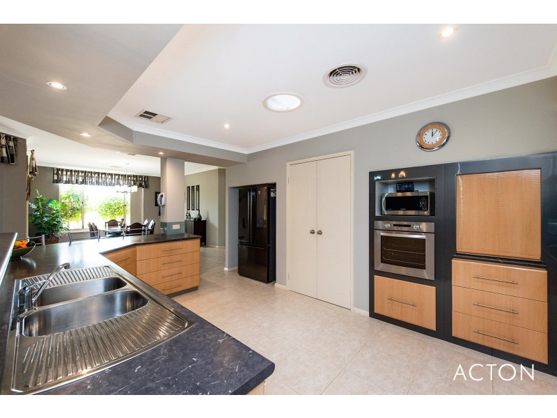 4 Wirra Lane, Lakelands WA 6180