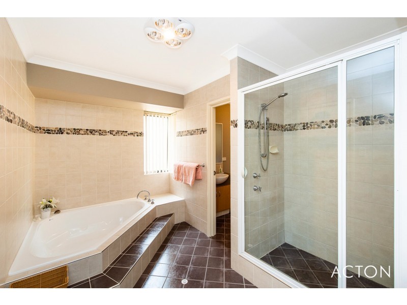 4 Wirra Lane, Lakelands WA 6180