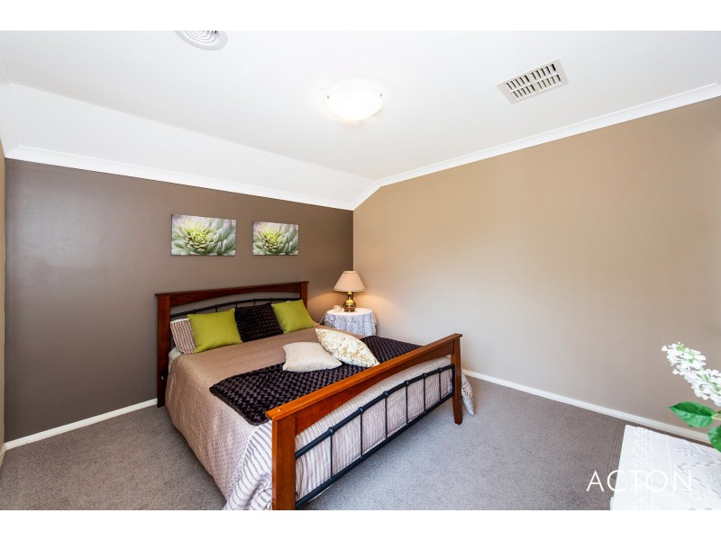 4 Wirra Lane, Lakelands WA 6180