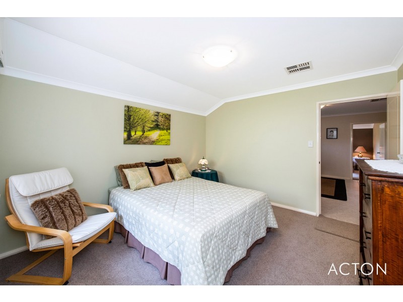 4 Wirra Lane, Lakelands WA 6180