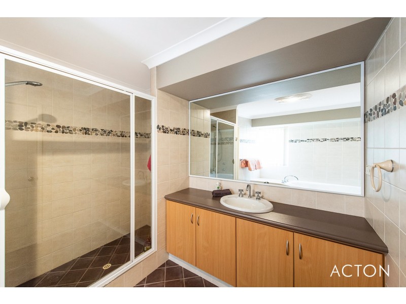 4 Wirra Lane, Lakelands WA 6180
