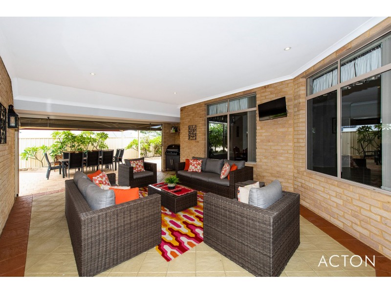 4 Wirra Lane, Lakelands WA 6180