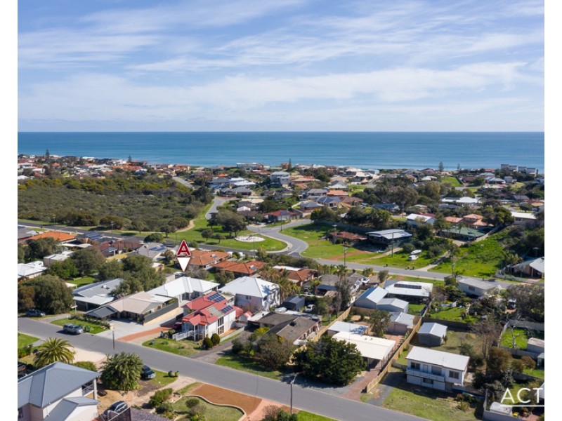 14B Scrivener Place, Halls Head WA 6210