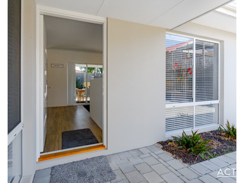 14B Scrivener Place, Halls Head WA 6210