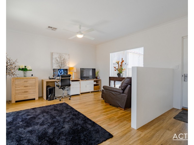 14B Scrivener Place, Halls Head WA 6210