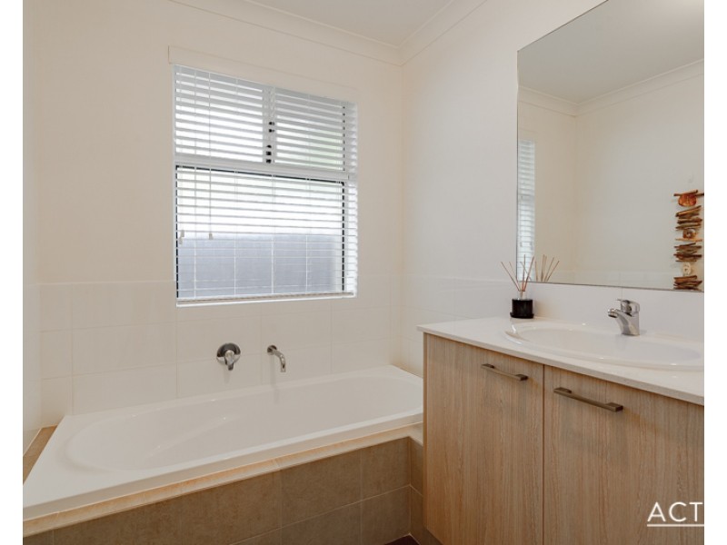 14B Scrivener Place, Halls Head WA 6210