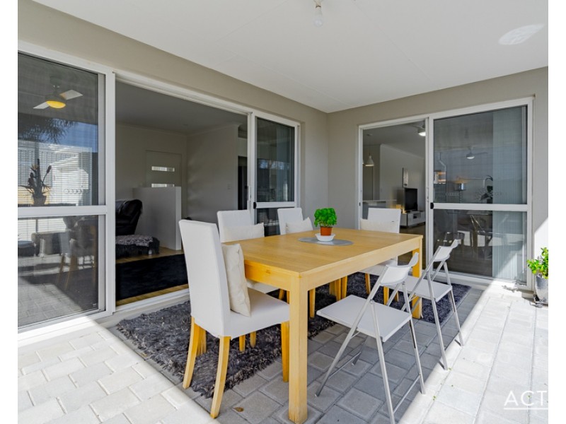 14B Scrivener Place, Halls Head WA 6210