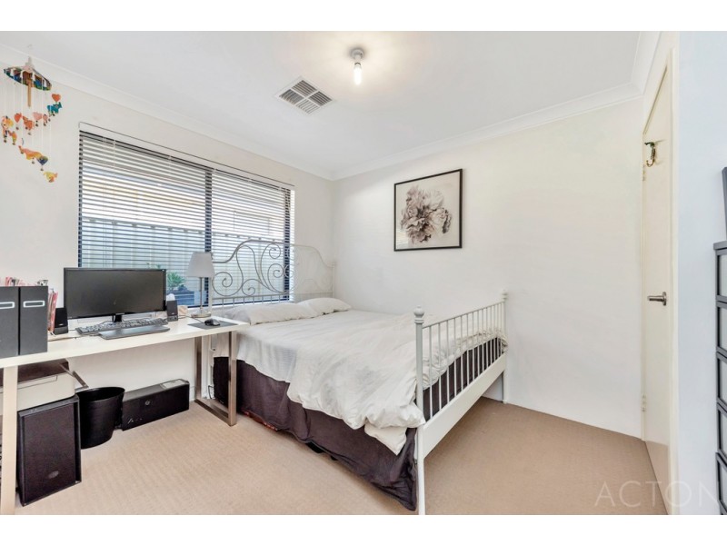 176 Badgerup Avenue, Lakelands WA 6180