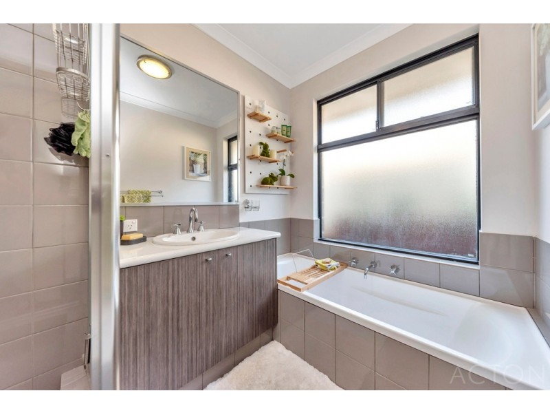 176 Badgerup Avenue, Lakelands WA 6180