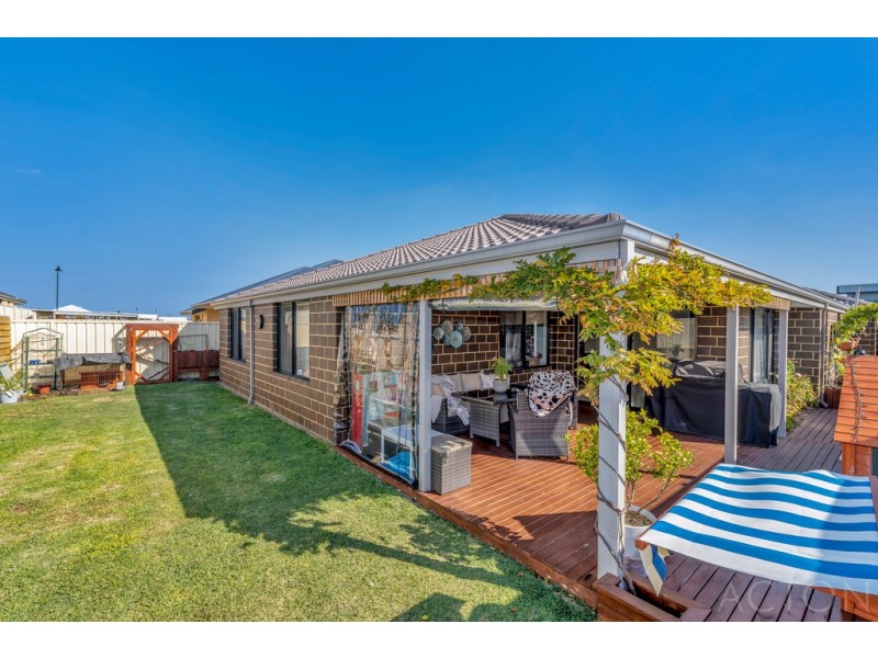 176 Badgerup Avenue, Lakelands WA 6180